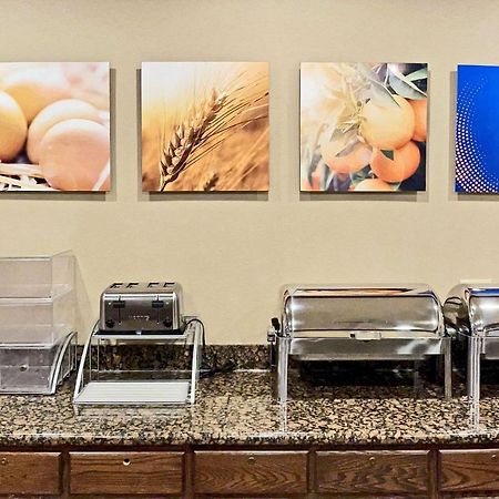 Comfort Suites Oshkosh Esterno foto
