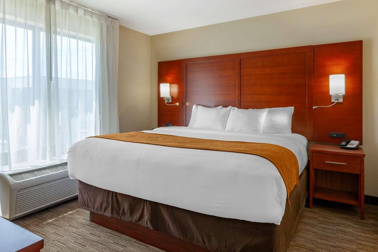 Comfort Suites Oshkosh Esterno foto
