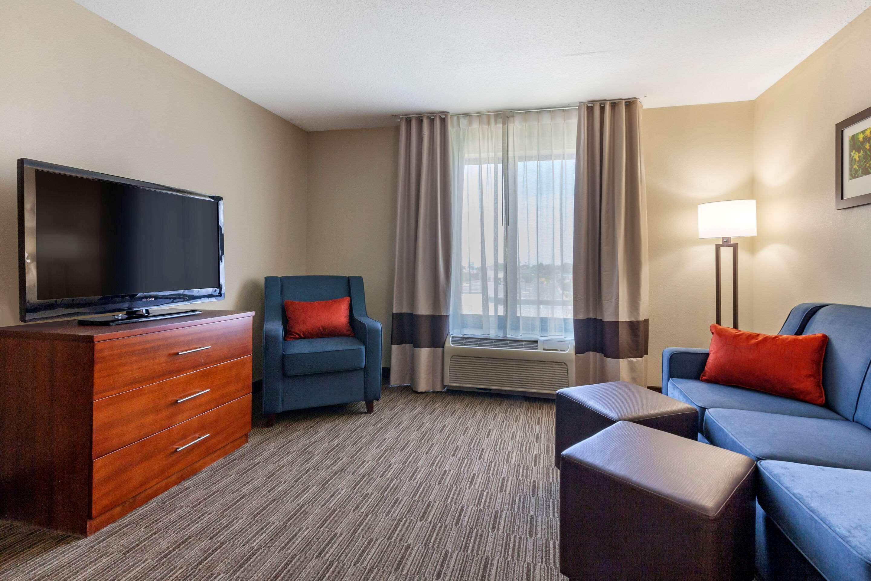 Comfort Suites Oshkosh Esterno foto