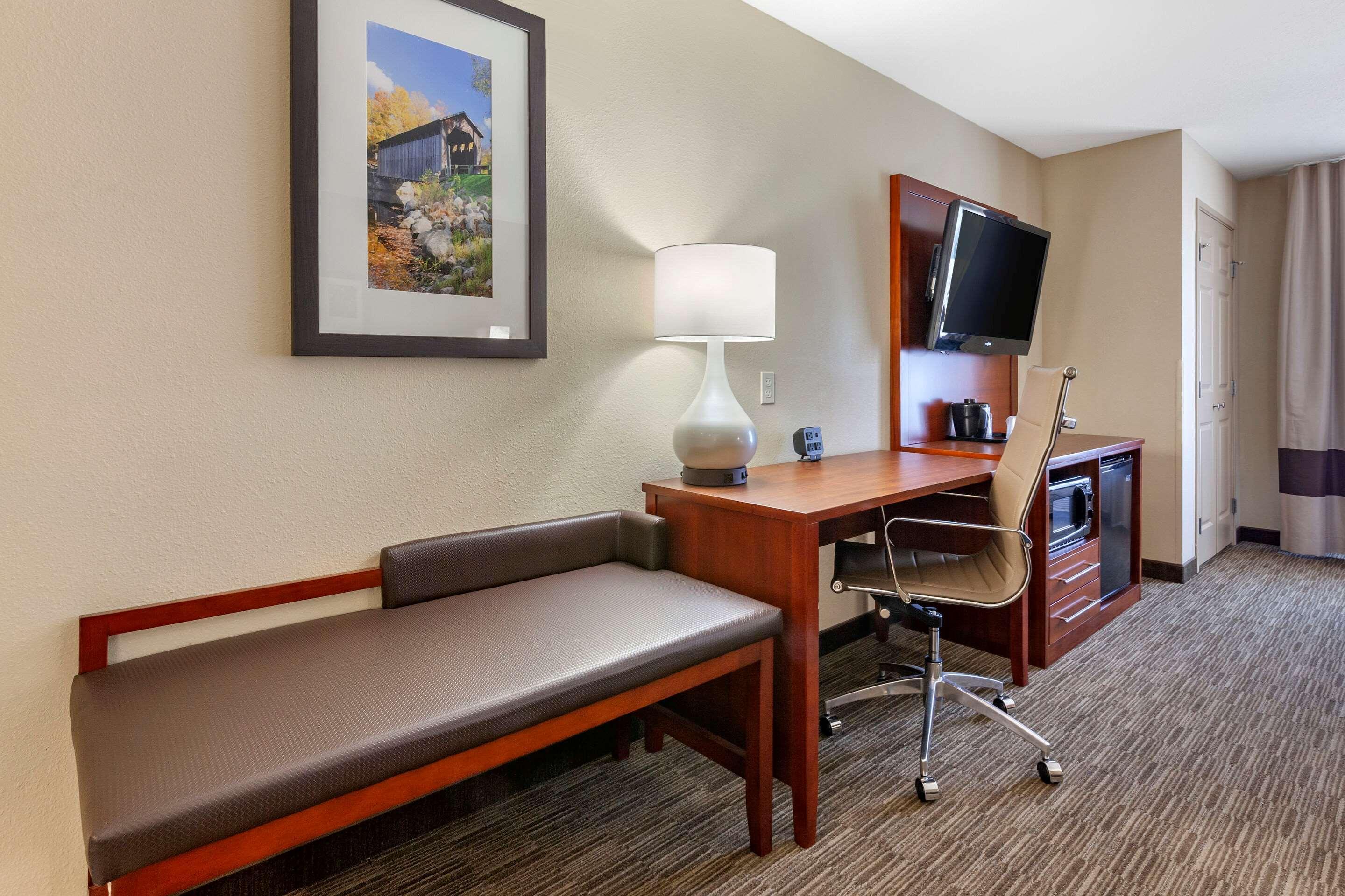 Comfort Suites Oshkosh Esterno foto