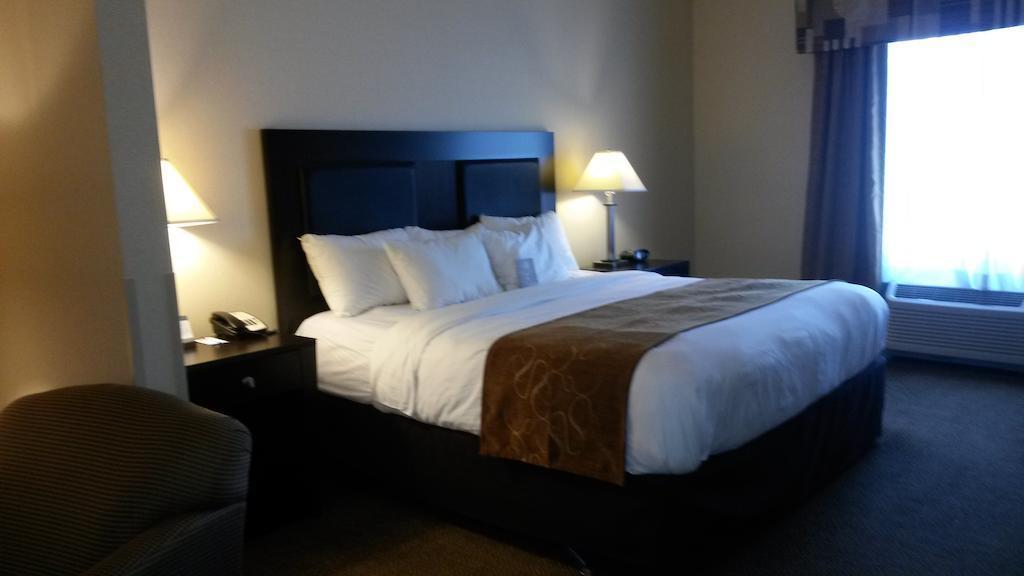 Comfort Suites Oshkosh Esterno foto