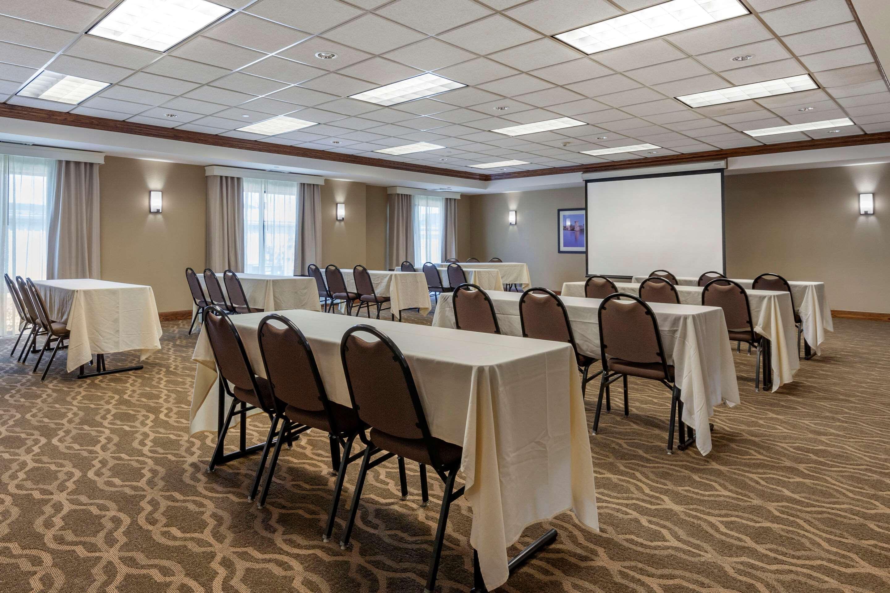 Comfort Suites Oshkosh Esterno foto