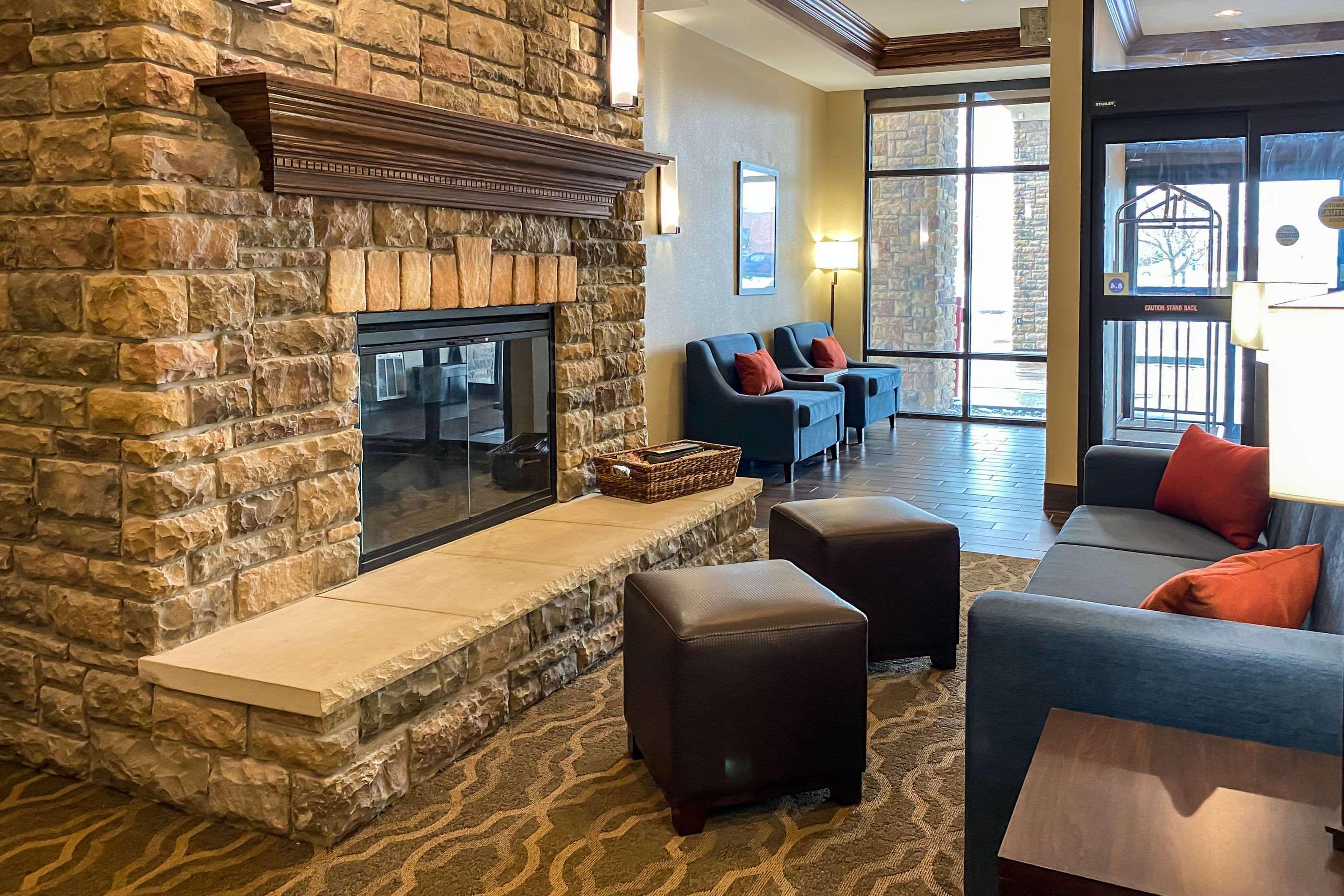 Comfort Suites Oshkosh Esterno foto