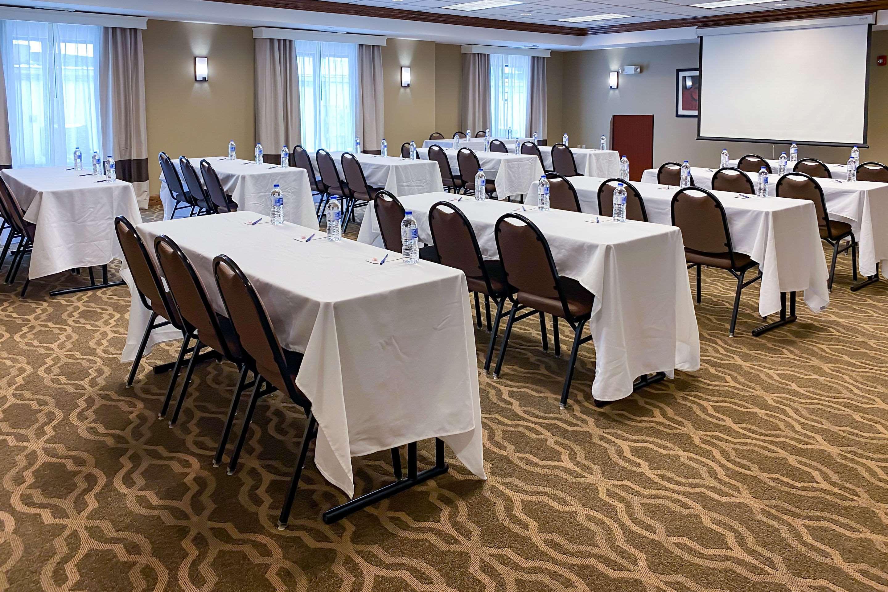 Comfort Suites Oshkosh Esterno foto