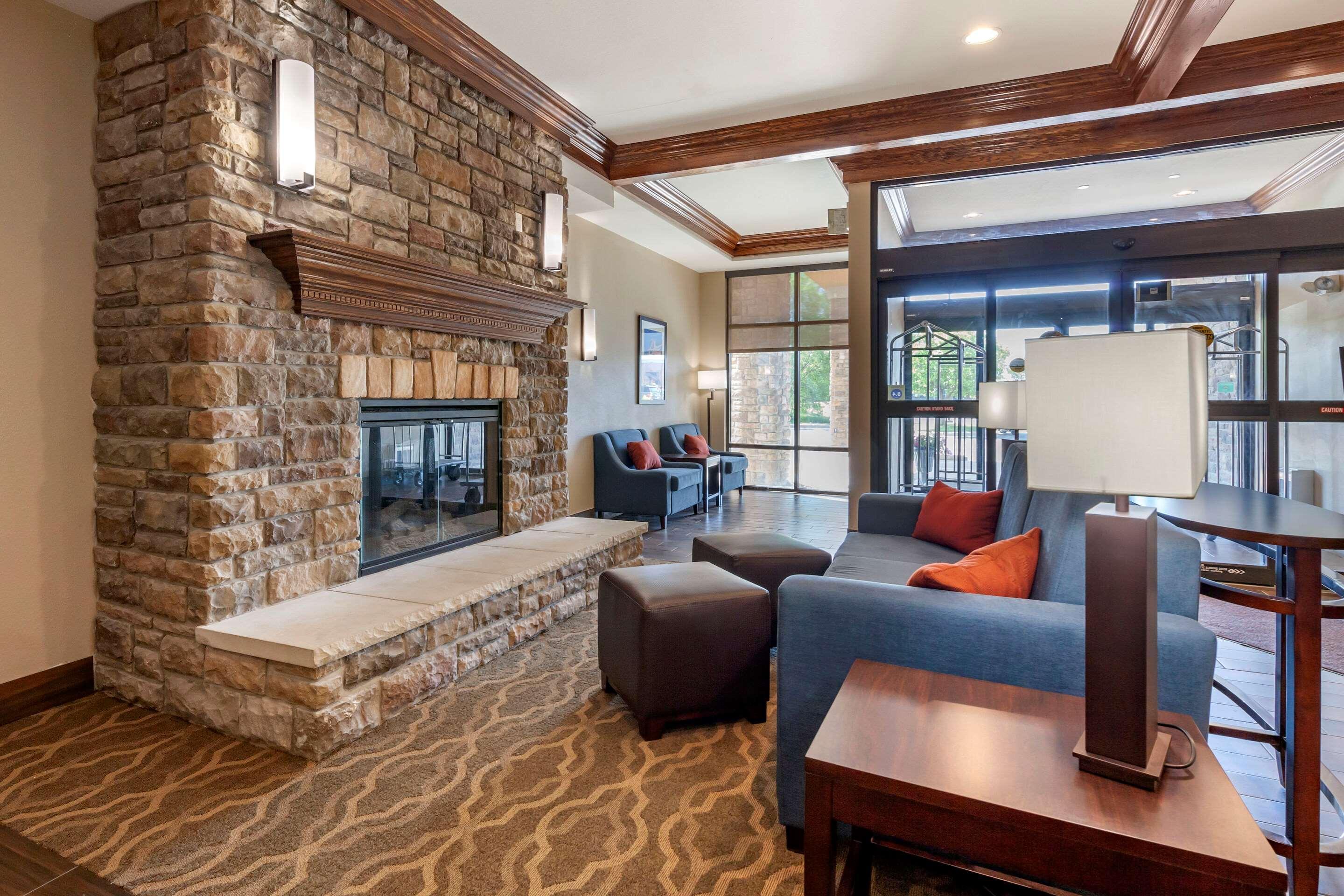 Comfort Suites Oshkosh Esterno foto