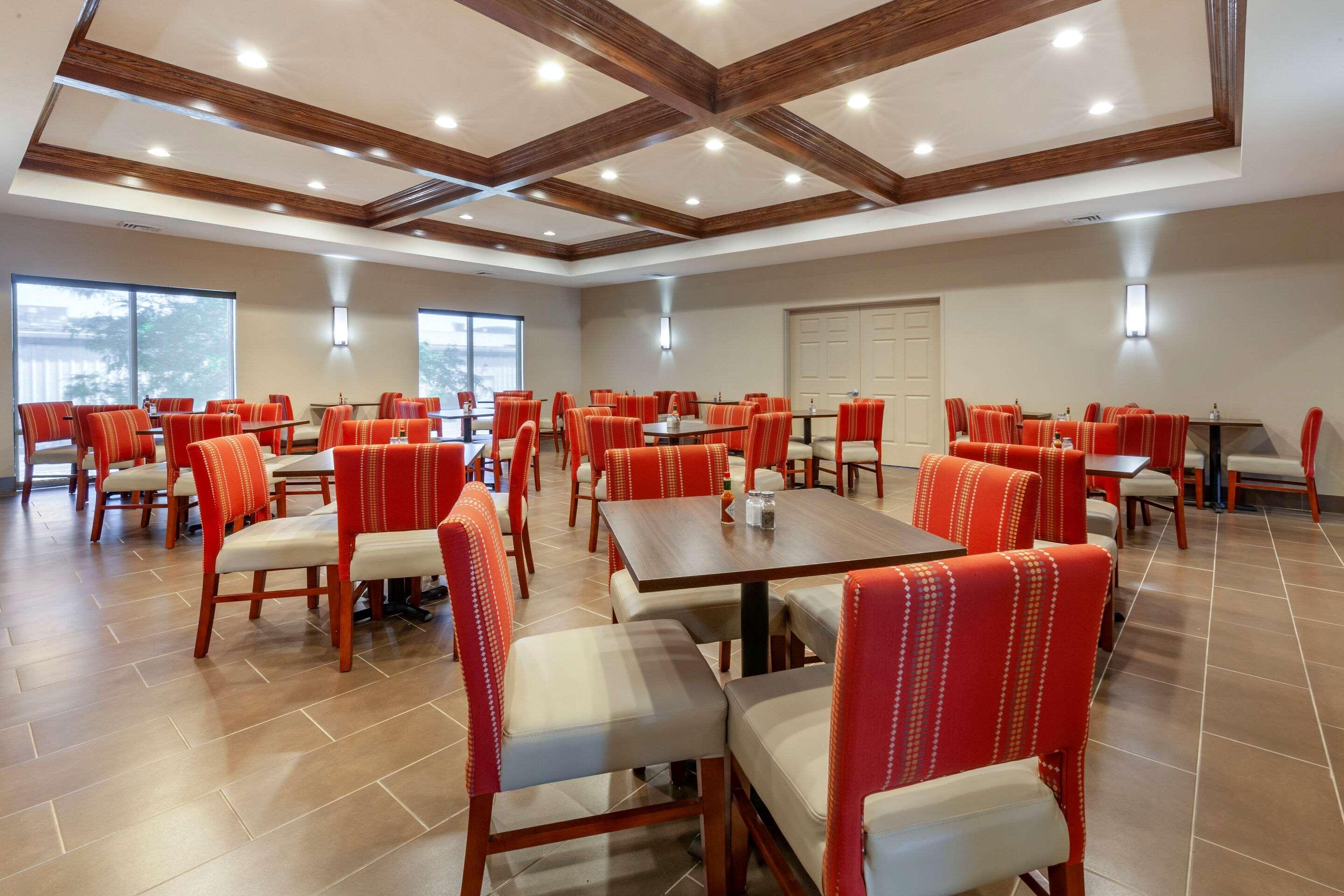 Comfort Suites Oshkosh Esterno foto